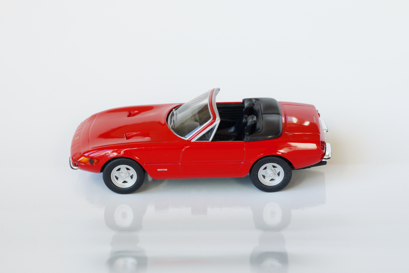 Illustration for article titled Kyosho Ferrari 5 1/64 #11 - Project Prancing Horse #12 1971 Ferrari 365 GTS/4 "Daytona"